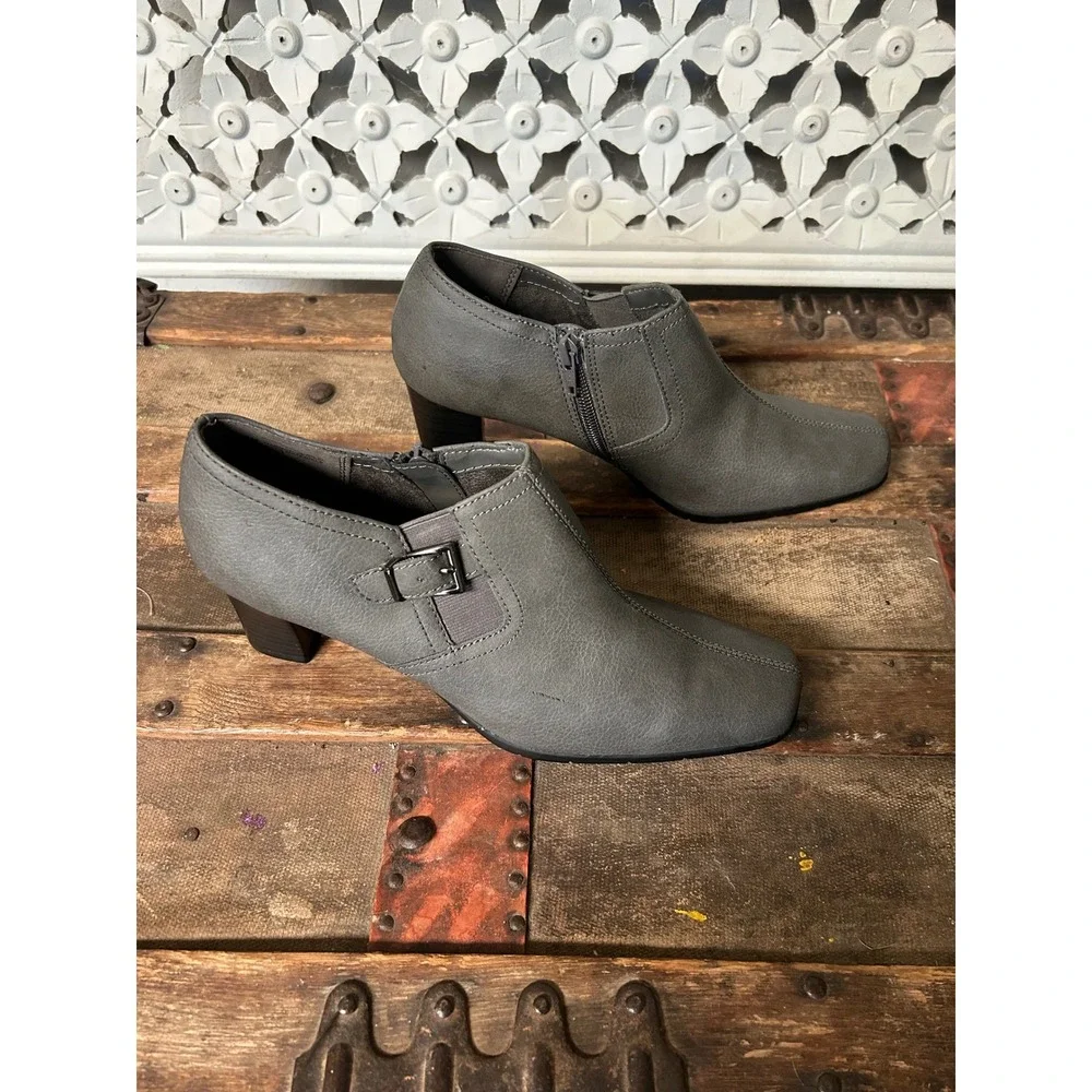A2 by Aerosoles Gray Faux Leather Buckle Shooties Square Toe Block Heel Size 9.5